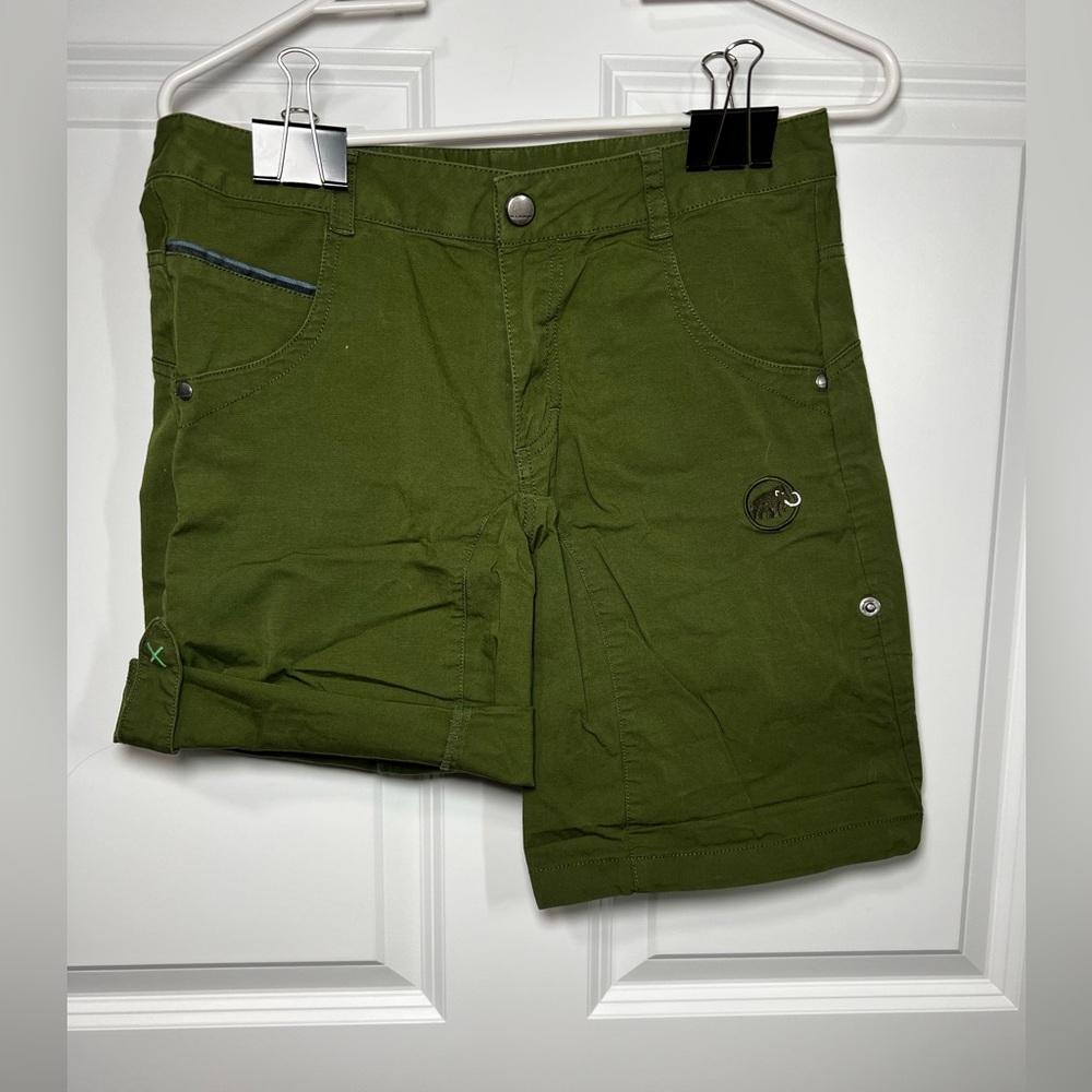 NWOT Mammut Women’s Olive Green Shorts Size 8